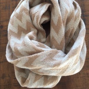 Chevron infinity scarf NWT
